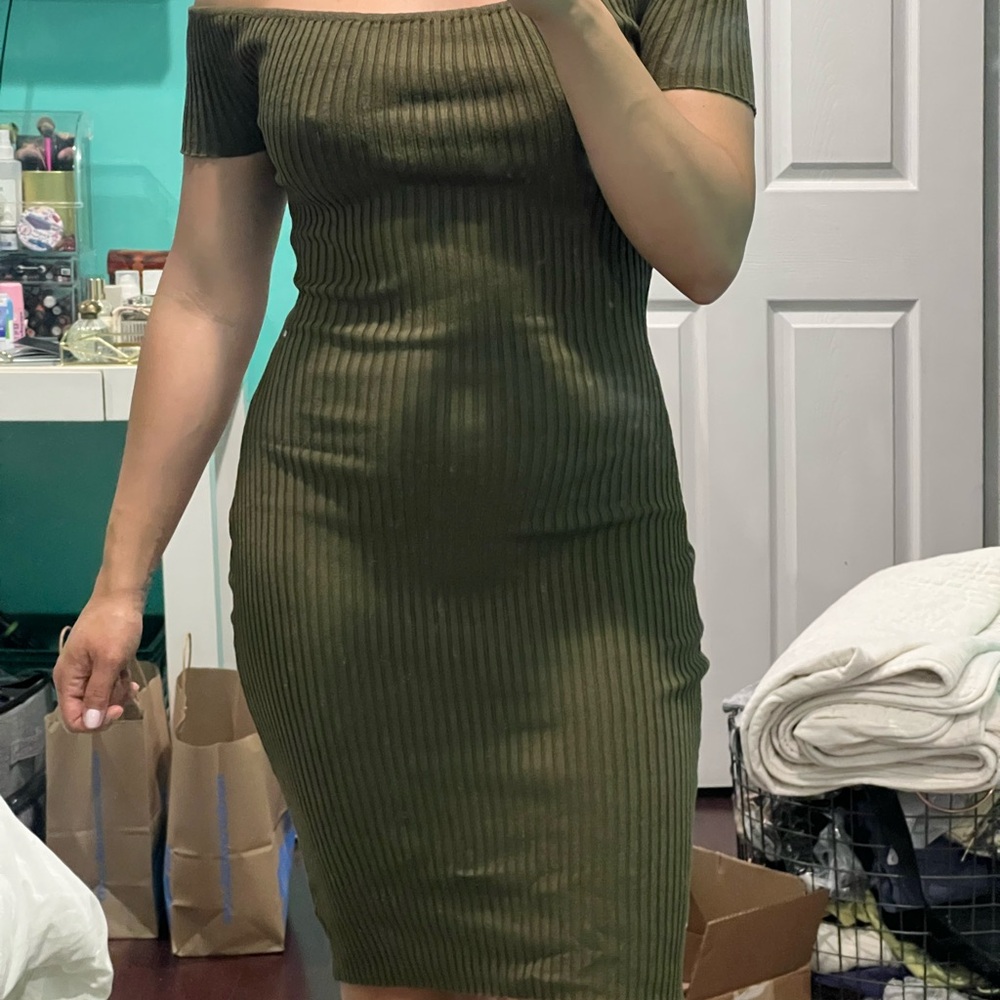 Off the Shoulder Knit Midi Dress - Picture 5 of 5
